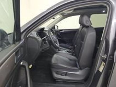 Used 2023 Volkswagen Tiguan SE w/ Panoramic Sunroof Package FWD image 22