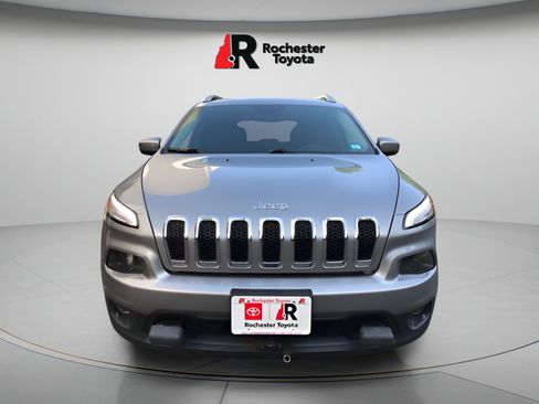 Used 2017 Jeep Cherokee Latitude w/ Comfort/Convenience Group AWD/4WD image 2