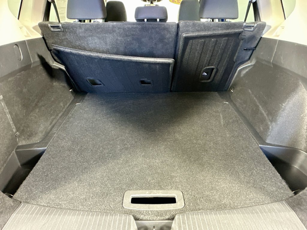 Used 2024 Nissan Rogue SV FWD image 33