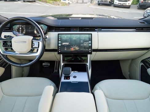 Used 2025 Land Rover Range Rover Long Wheelbase SE AWD/4WD image 43