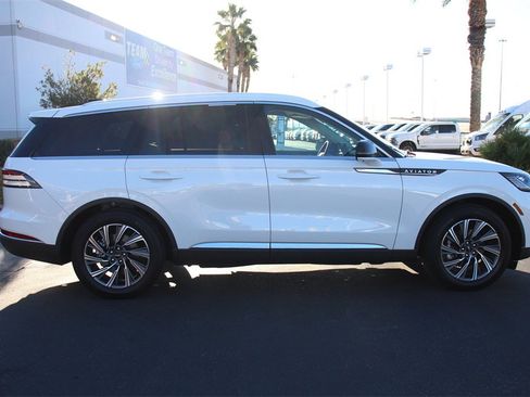 Certified 2025 Lincoln Aviator 2WD image 7