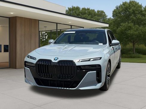 Used 2026 BMW 750e xDrive AWD/4WD image 3