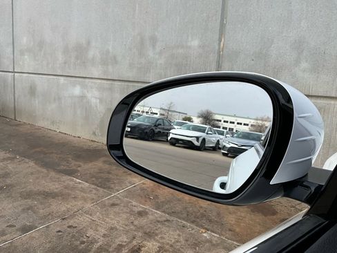 Used 2025 Genesis G70 2.5T image 19