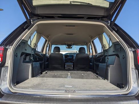 Used 2024 Volkswagen Atlas SE image 44