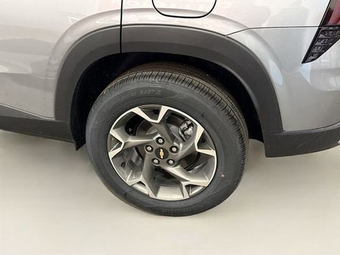 New 2026 Chevrolet Trax LT w/ Driver Confidence Package FWD image 34