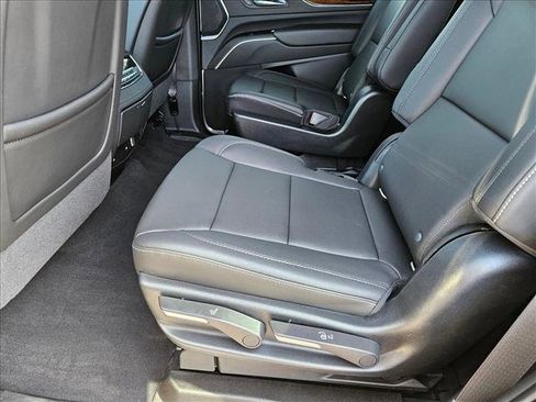 Used 2021 Cadillac Escalade Luxury image 19