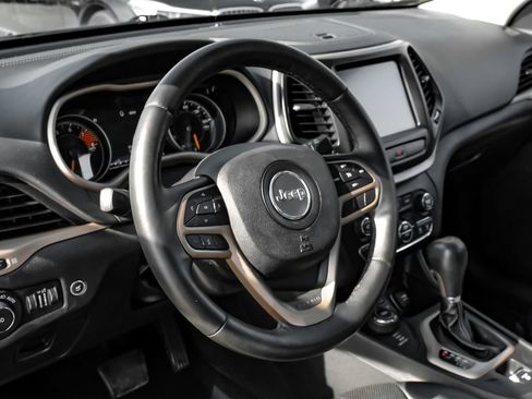 Used 2017 Jeep Cherokee Limited w/ Luxury Group AWD/4WD image 13