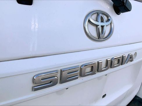 Used 2018 Toyota Sequoia SR5 w/ Premium Package image 29