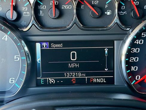 Used 2017 Chevrolet Suburban LS image 8