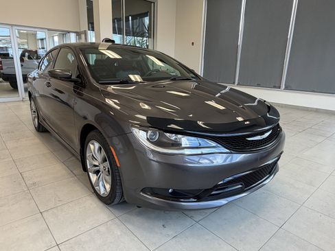 Used 2016 Chrysler 200 S w/ Comfort Group image 2