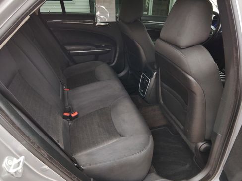 Used 2018 Chrysler 300 Touring w/ Driver Convenience Group image 28