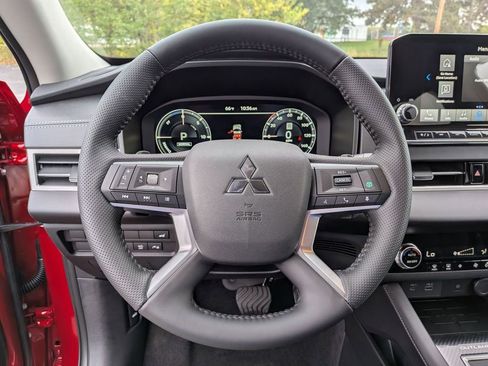 New 2025 Mitsubishi Outlander SE image 17