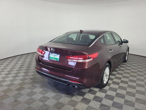 Used 2017 Kia Optima LX FWD image 9