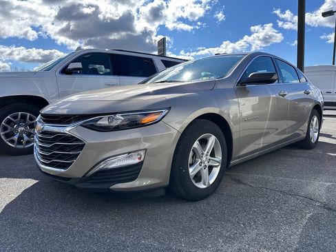Used 2022 Chevrolet Malibu LS image 2