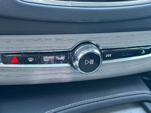 Certified 2025 Volvo XC90 T8 Ultra w/ Protection Package Premier image 25