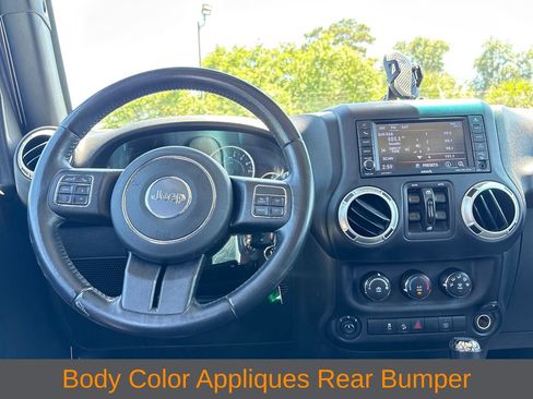 Used 2018 Jeep Wrangler Unlimited Sahara w/ Connectivity Group AWD/4WD image 13