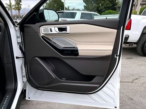 Used 2023 Ford Explorer Platinum w/ Technology Package RWD image 29