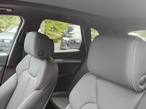 Certified 2025 Audi Q5 2.0T Premium w/ Convenience Plus Package image 19