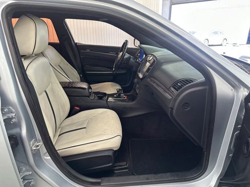 Used 2013 Chrysler 300 Motown image 13