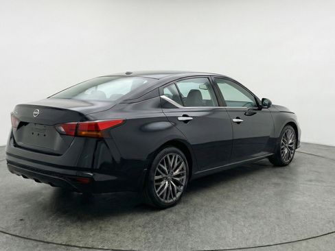 Used 2025 Nissan Altima 2.5 SV FWD image 9