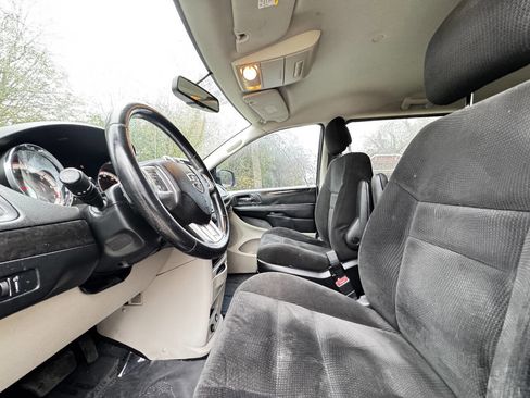 Used 2017 Dodge Grand Caravan SE w/ Power Window Group image 11