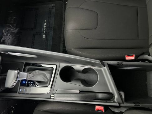 Certified 2025 Hyundai Elantra Sport FWD image 14