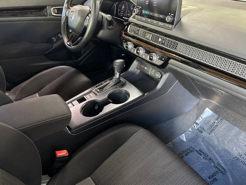 Certified 2023 Honda Civic EX image 32
