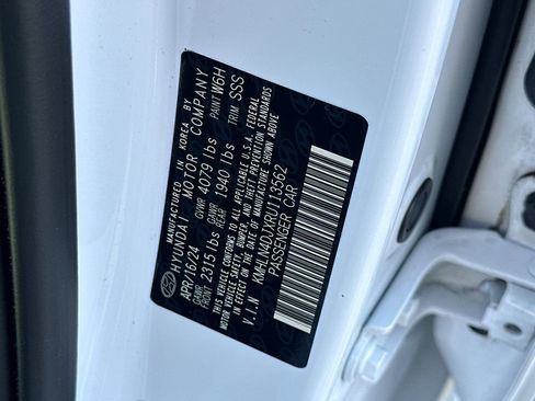 Used 2024 Hyundai Elantra Limited FWD image 29