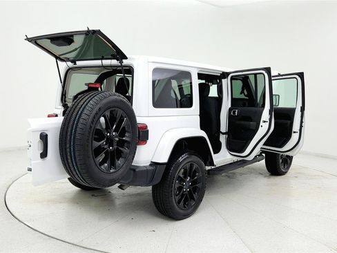 Used 2024 Jeep Wrangler Unlimited Sahara w/ Technology Group AWD/4WD image 11