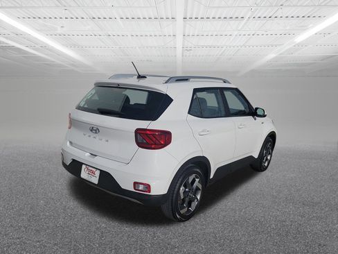 Used 2023 Hyundai Venue SEL w/ Cargo Package image 5