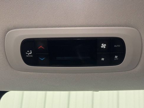 Used 2024 Chrysler Pacifica Touring-L FWD image 24