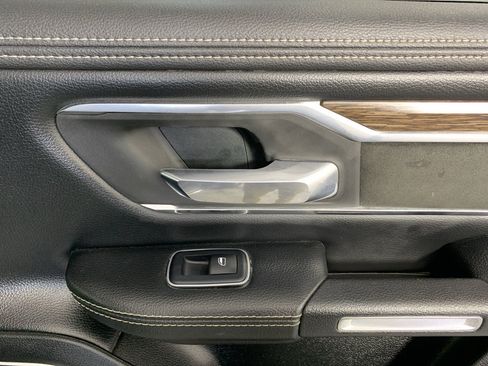 Used 2019 RAM 1500 Laramie AWD/4WD image 33