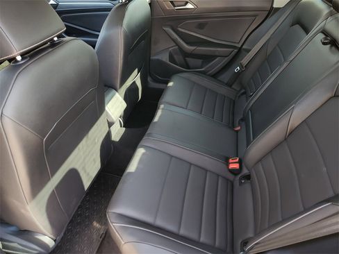 Used 2022 Volkswagen Jetta SE image 30