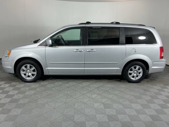Used 2008 Chrysler Town & Country Touring FWD image 6