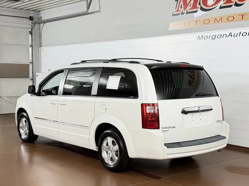 Used 2009 Dodge Grand Caravan SXT w/ Entertainment Group 2 FWD image 5
