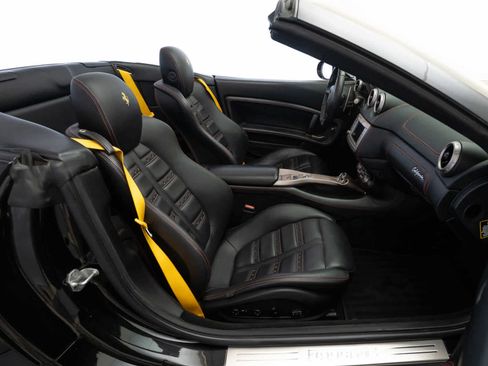 Used 2014 Ferrari California RWD image 10
