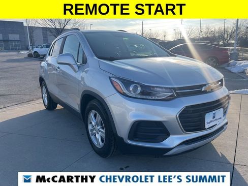 Used 2018 Chevrolet Trax LT w/ LT Convenience Package image 2