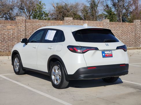 Certified 2023 Honda HR-V LX image 8