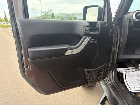 Used 2016 Jeep Wrangler Unlimited Sahara w/ Connectivity Group AWD/4WD image 19