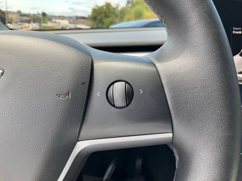 Used 2021 Tesla Model Y Long Range AWD/4WD image 45