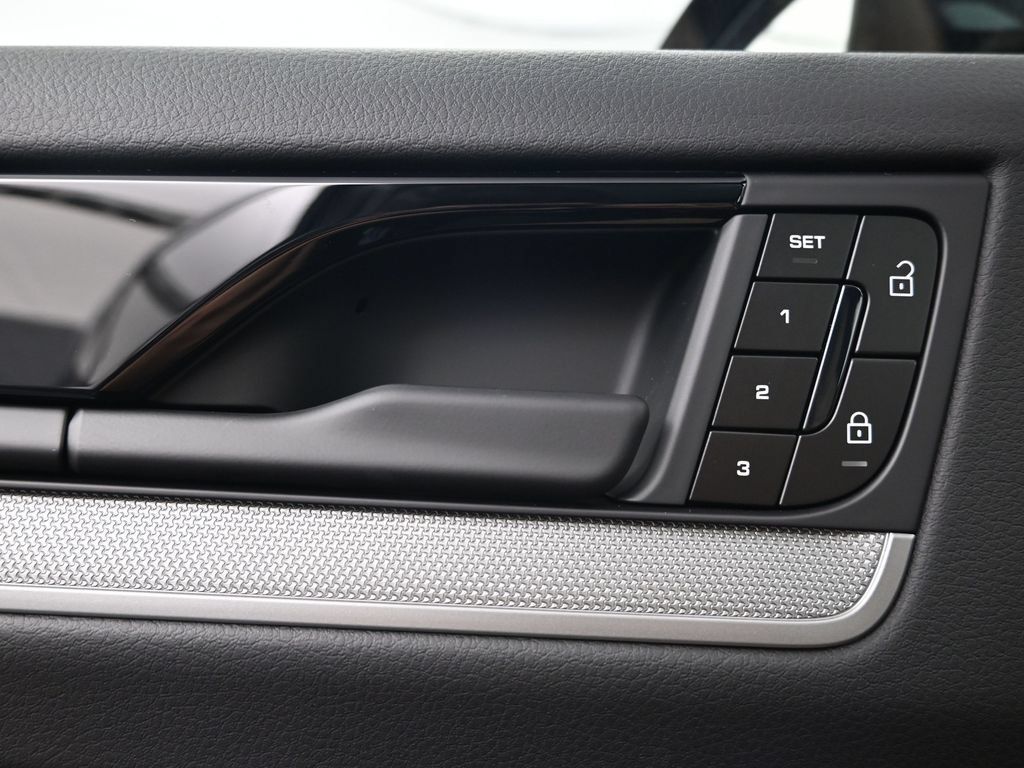Certified 2026 Porsche Cayenne Coupe AWD/4WD image 18