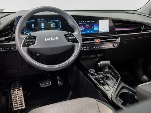 Certified 2024 Kia Niro SX Touring FWD image 7