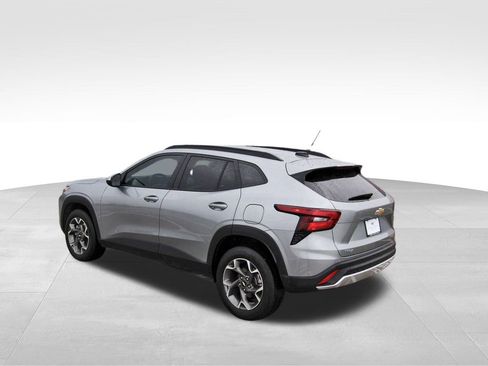 Used 2025 Chevrolet Trax LT w/ Driver Confidence Package image 3