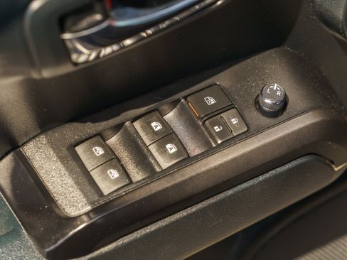 Used 2016 Toyota Tacoma TRD Off-Road w/ Premium & Technology Package RWD image 14