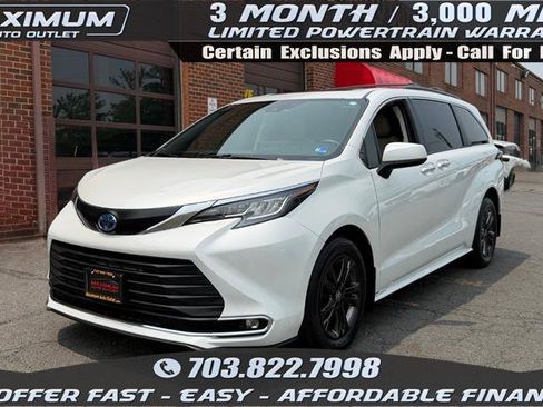 Used 2023 Toyota Sienna XSE FWD image 1