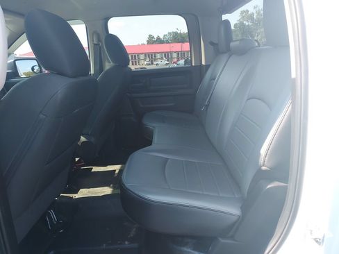 Used 2022 RAM 1500 4x4 Crew Cab Classic w/ Chrome Appearance Group image 14