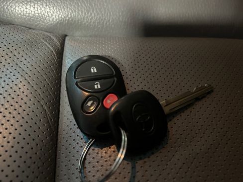 Used 2016 Toyota Sequoia Platinum image 34