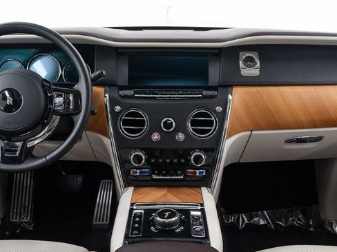 Certified 2019 Rolls-Royce Cullinan AWD/4WD image 36