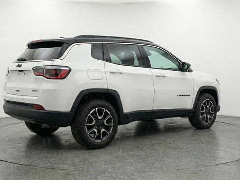 Used 2025 Jeep Compass Trailhawk AWD/4WD image 9