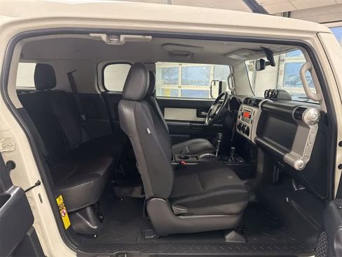 Used 2013 Toyota FJ Cruiser 4WD w/ Upgrade Pkg image 22